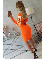 Otrhané oranžové neonové šaty Otrhané oranžové neonové šaty