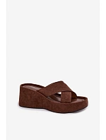 Dámské pantofle na platformě z eko semiše čokoládové Calorine Dámské pantofle na platformě z eko semiše čokoládové Calorine