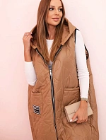 Dámská prošívaná vesta Plus Size s kapucí na zip camelová