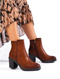 Krásné dámské  kotníčkové boty hnědé na širokém podpatku