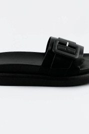 Černé dámské pantofle s přezkou (XA136)