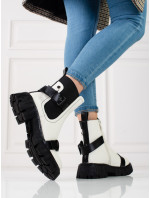 Zajímavé  kotníčkové boty bílé dámské na plochém podpatku