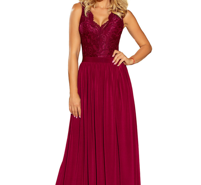 Dlouhé dámské šaty v bordó barvě bez rukávů, s krajkovým výstřihem model 6710856