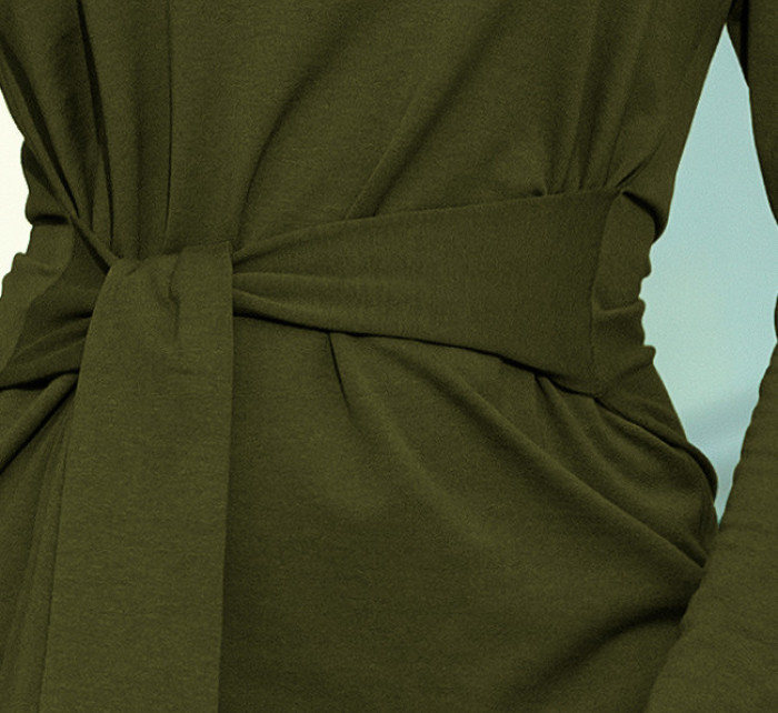 Dámské šaty v khaki barvě se širokým páskem k zavazování model 7007567