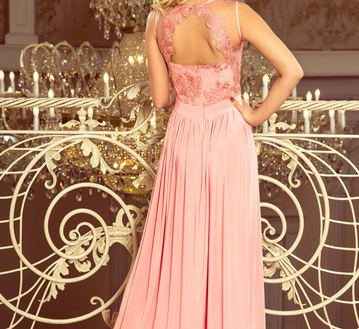 Dlouhé dámské šaty v pastelově růžové barvě bez rukávů a s vyšívaným výstřihem model 7482741