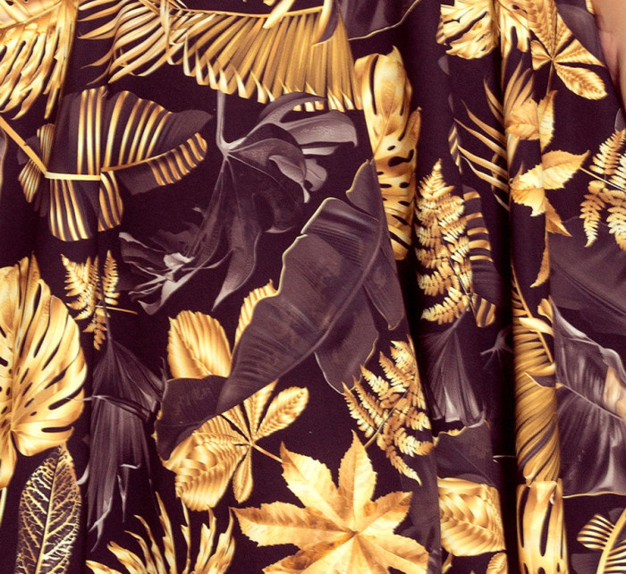 Rozšířené dámské šaty se vzorem zlatých listů a s výstřihem ve tvaru srdce 114-13