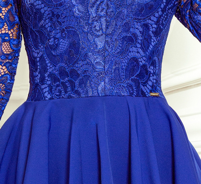 NICOLLE - Světle modré dámské šaty s delším zadním dílem a s krajkovým výstřihem 210-12