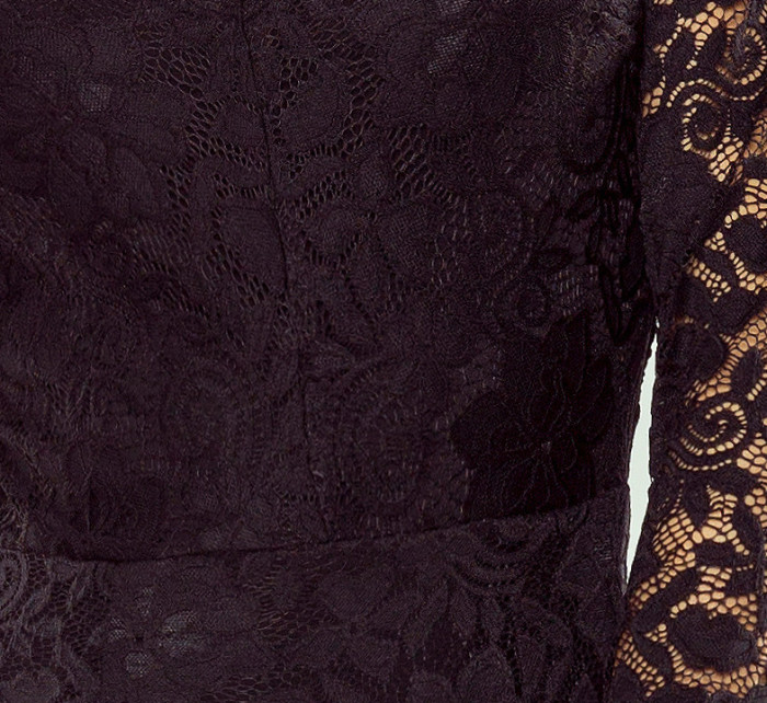 Černé krajkové šaty s dlouhými rukávy a výstřihem model 5406033
