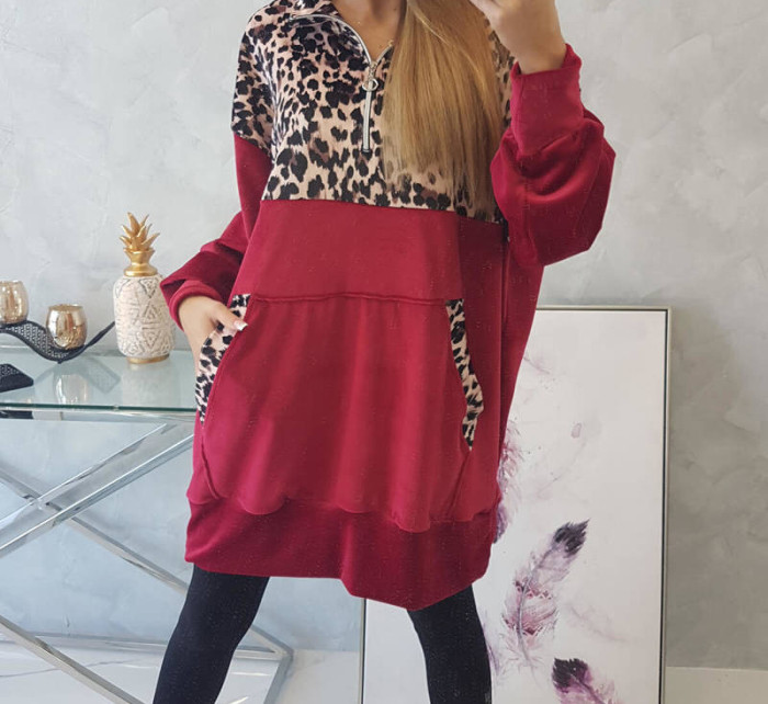 Velurové šaty s leopardím potiskem vínové barvy
