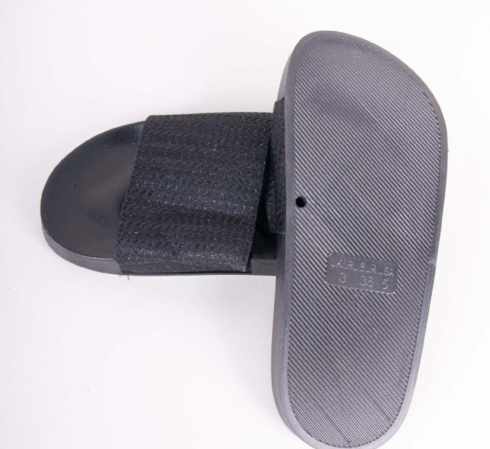Yoclub Dámské sandály Slide OKL-0086K-3400 Black